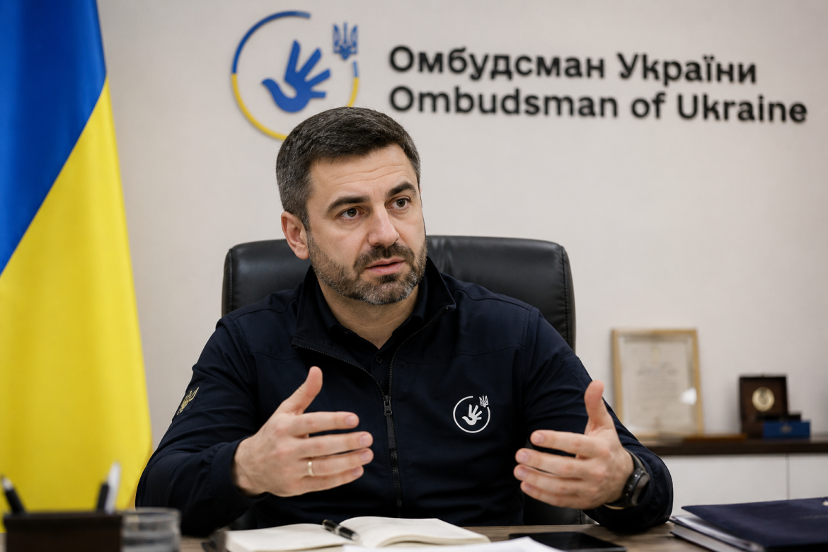 Портрет омбудсмена України на тлі офіційної символіки